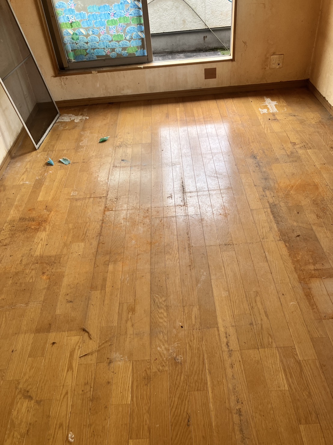 福岡県北九州市小倉南区貫弥生が丘のフローリングクリーニングの作業前1