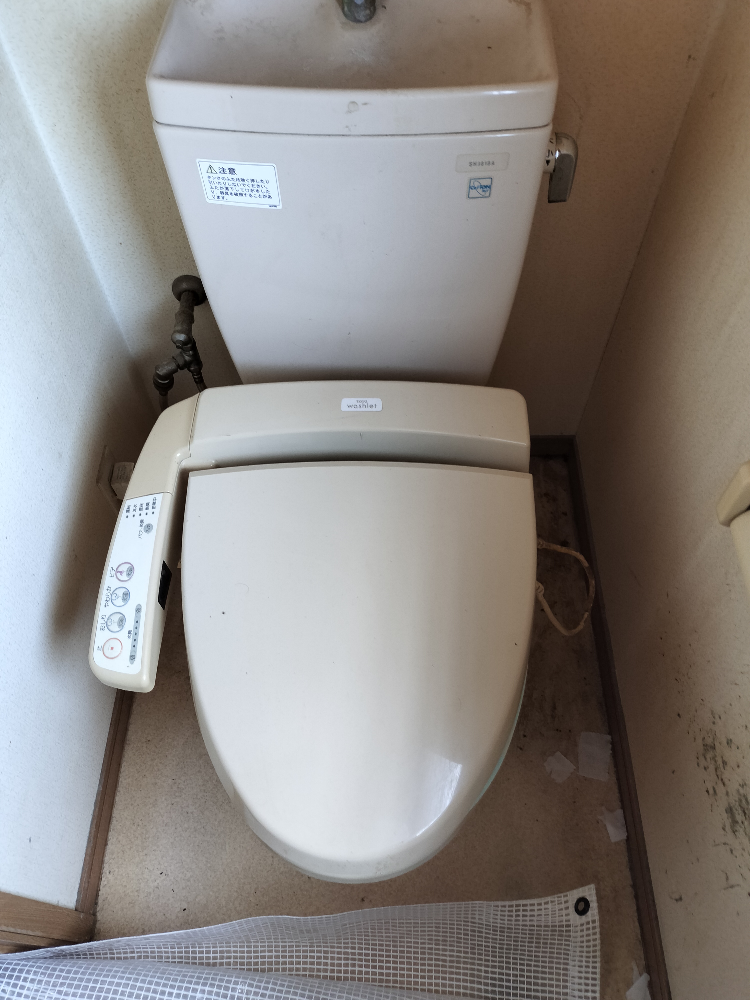 福岡県北九州市小倉南区貫弥生が丘のトイレクリーニングの作業前2