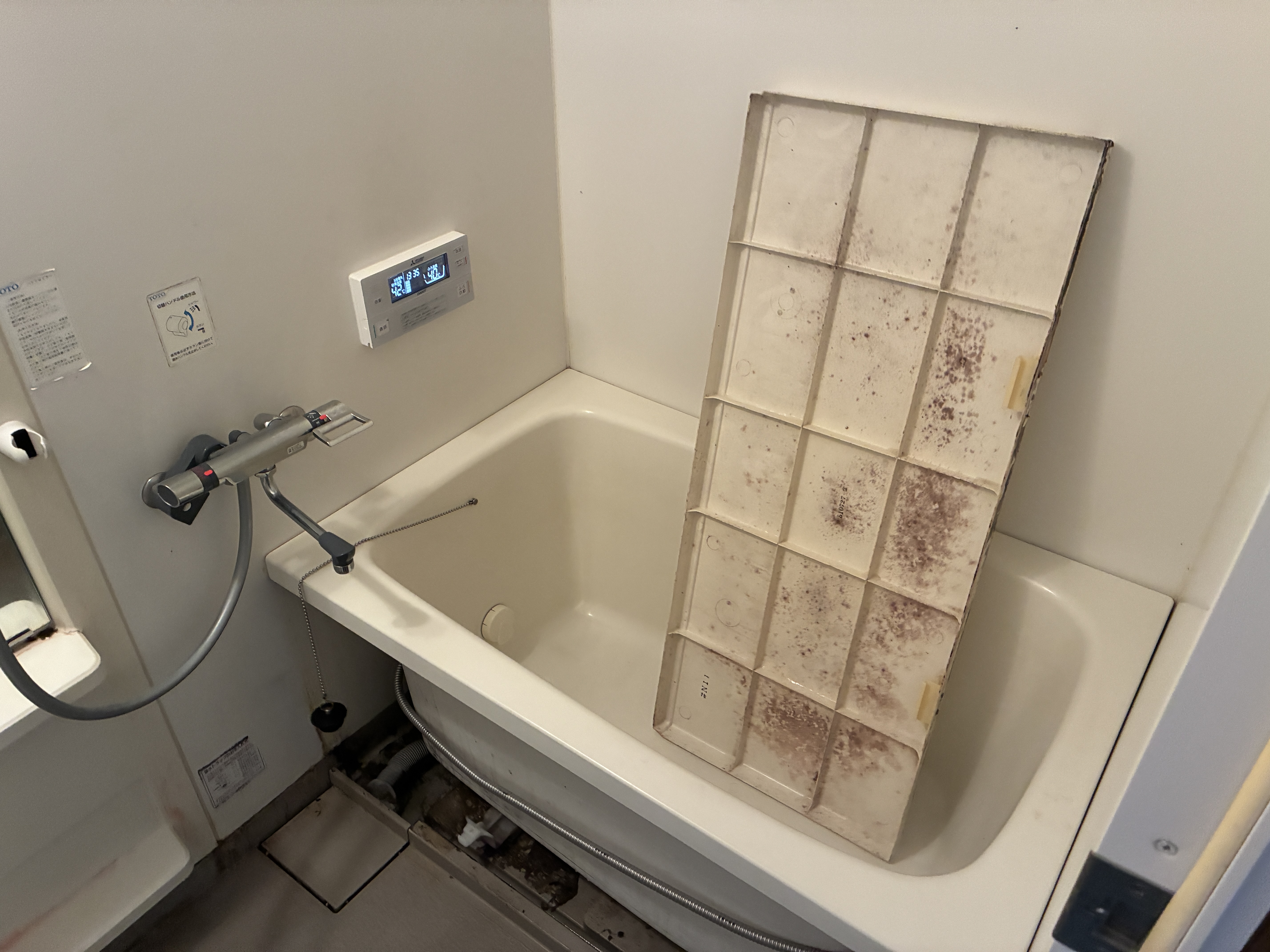愛知県名古屋市千種区自由が丘の浴室・お風呂クリーニングの作業前1