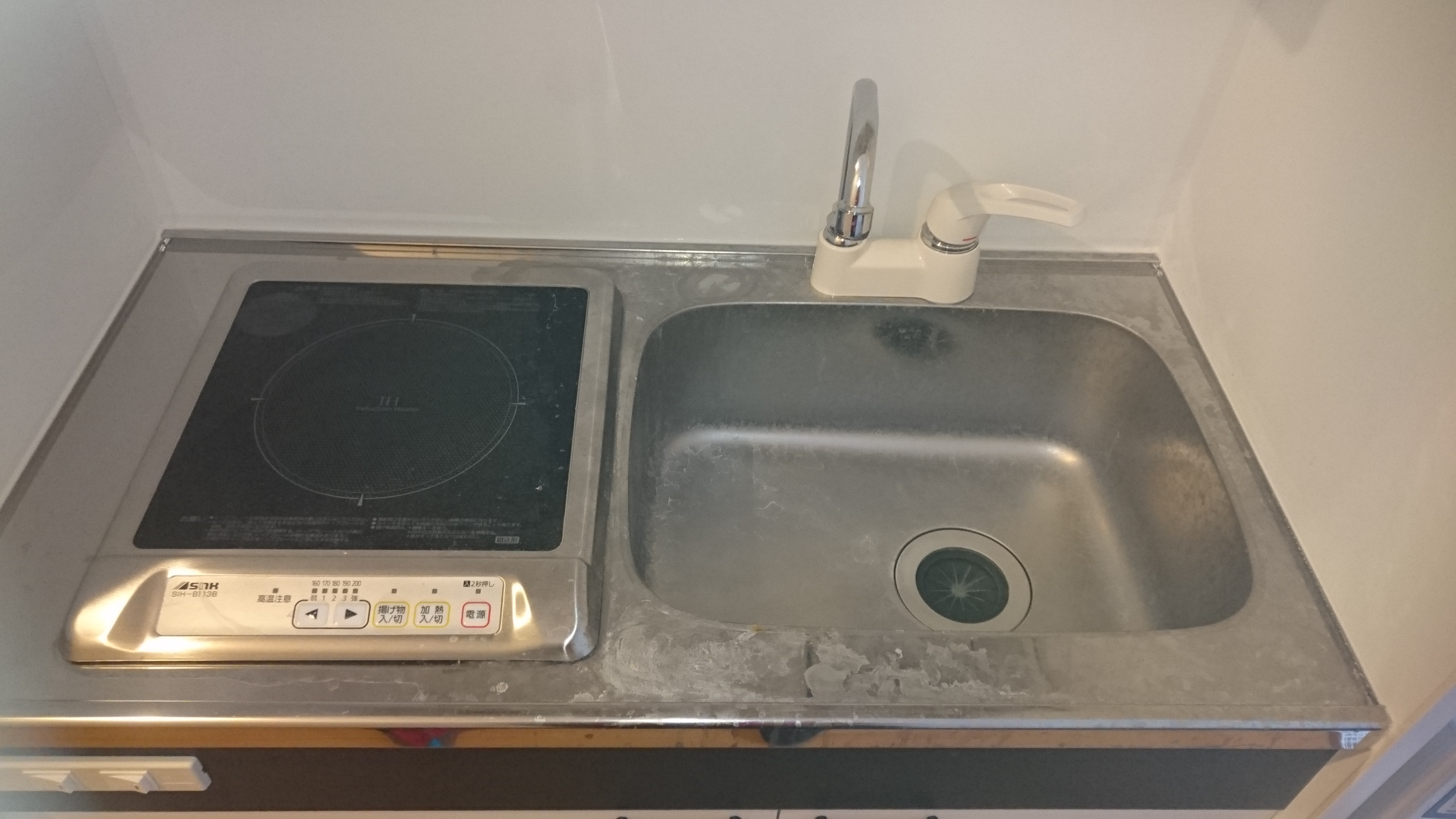 青森県弘前市のキッチンクリーニングの作業前1