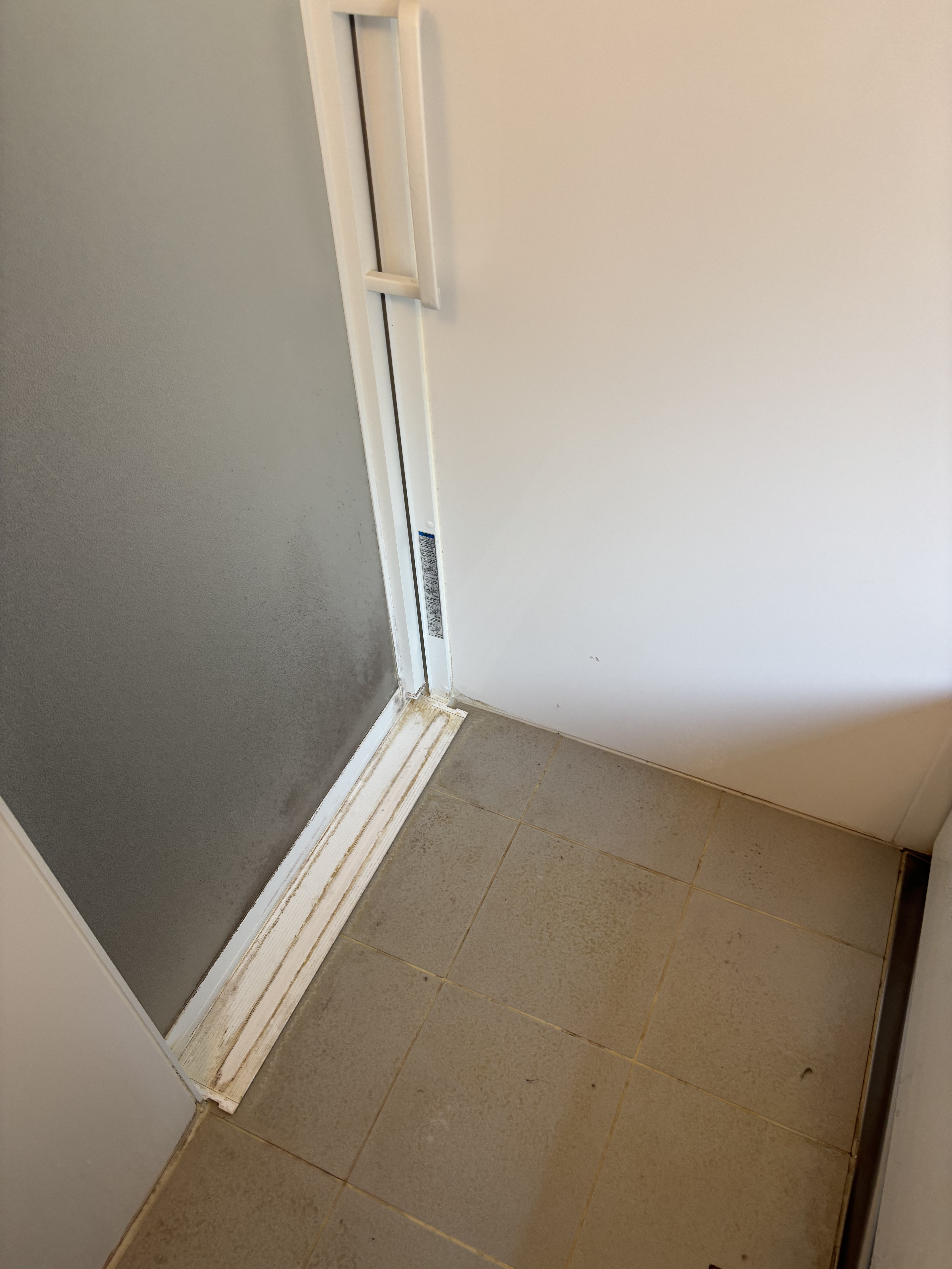 神奈川県横須賀市の浴室・お風呂クリーニングの作業前2