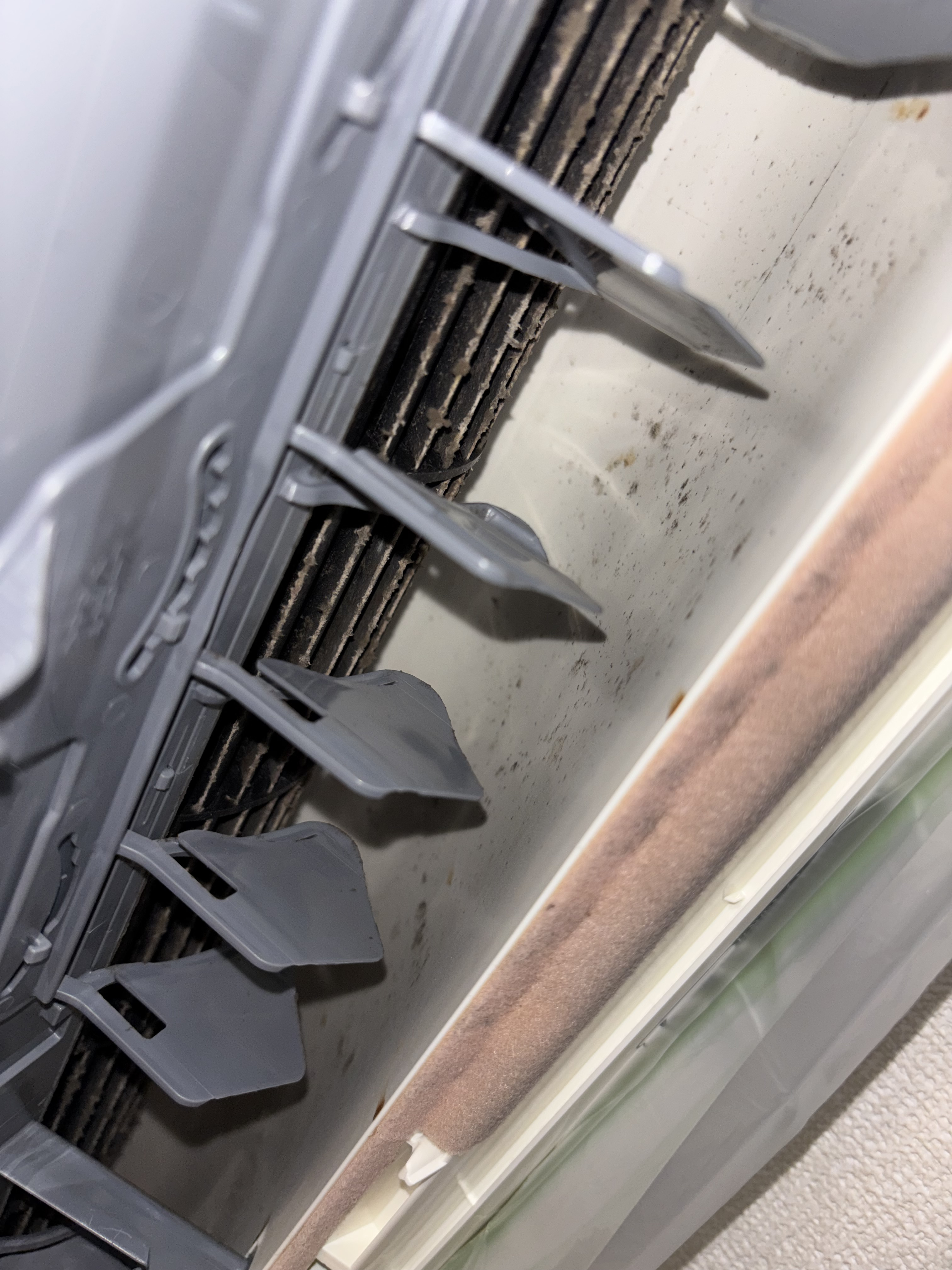 神奈川県藤沢市の壁掛けエアコンの作業前1