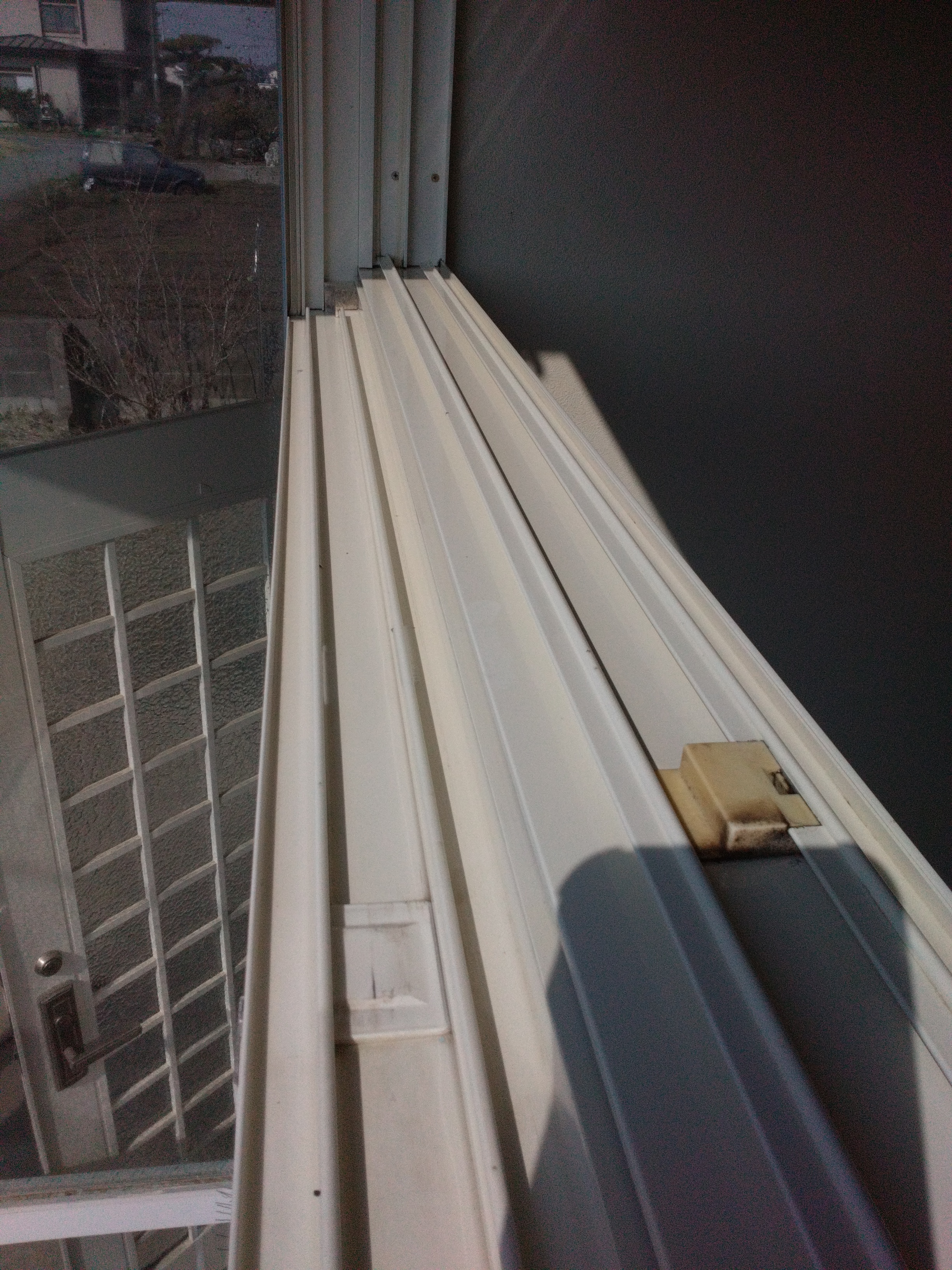 青森県上北郡おいらせ町の窓ガラス・サッシクリーニングの作業後2