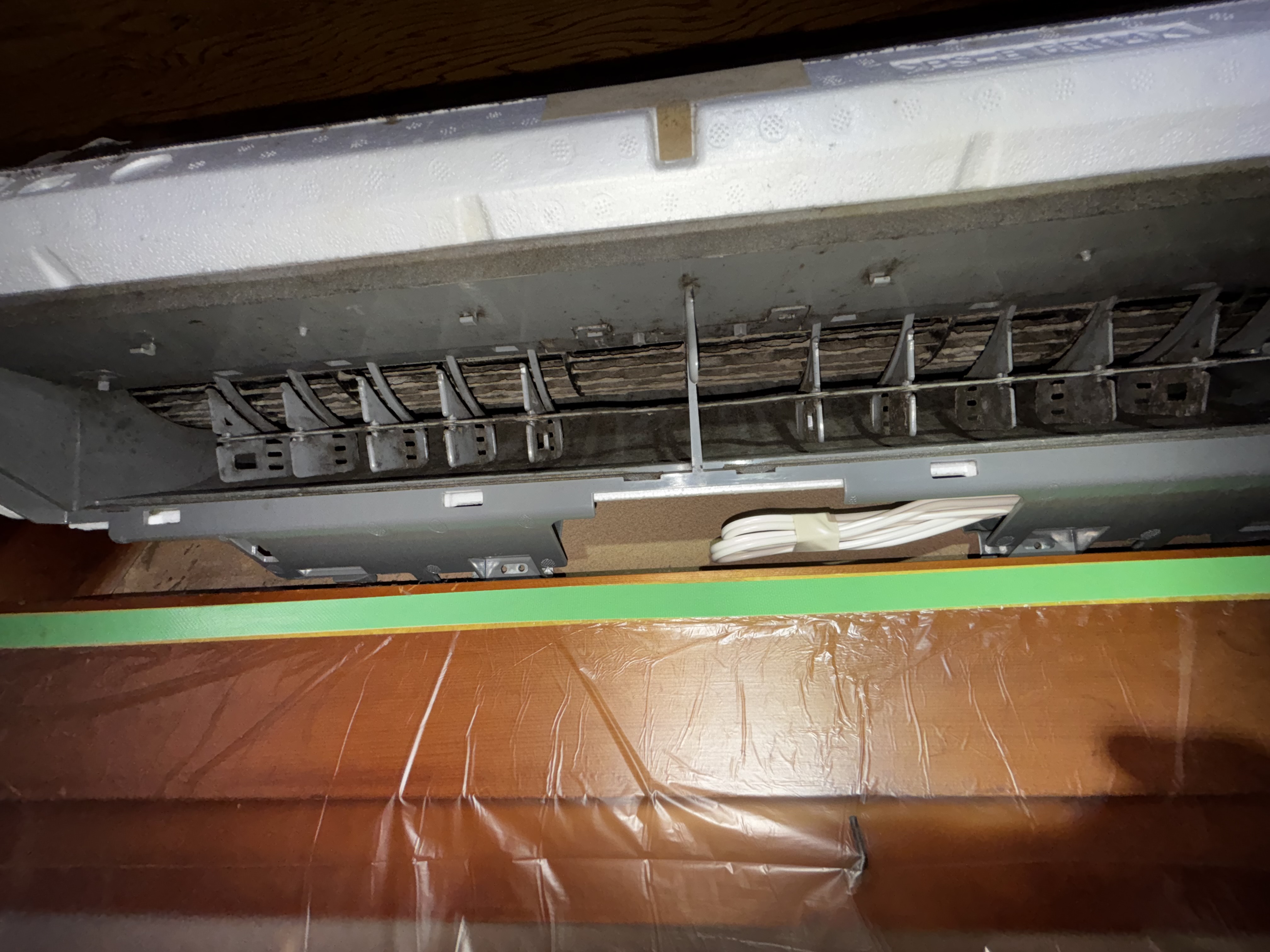 千葉県千葉市花見川区の壁掛けエアコンの作業前2