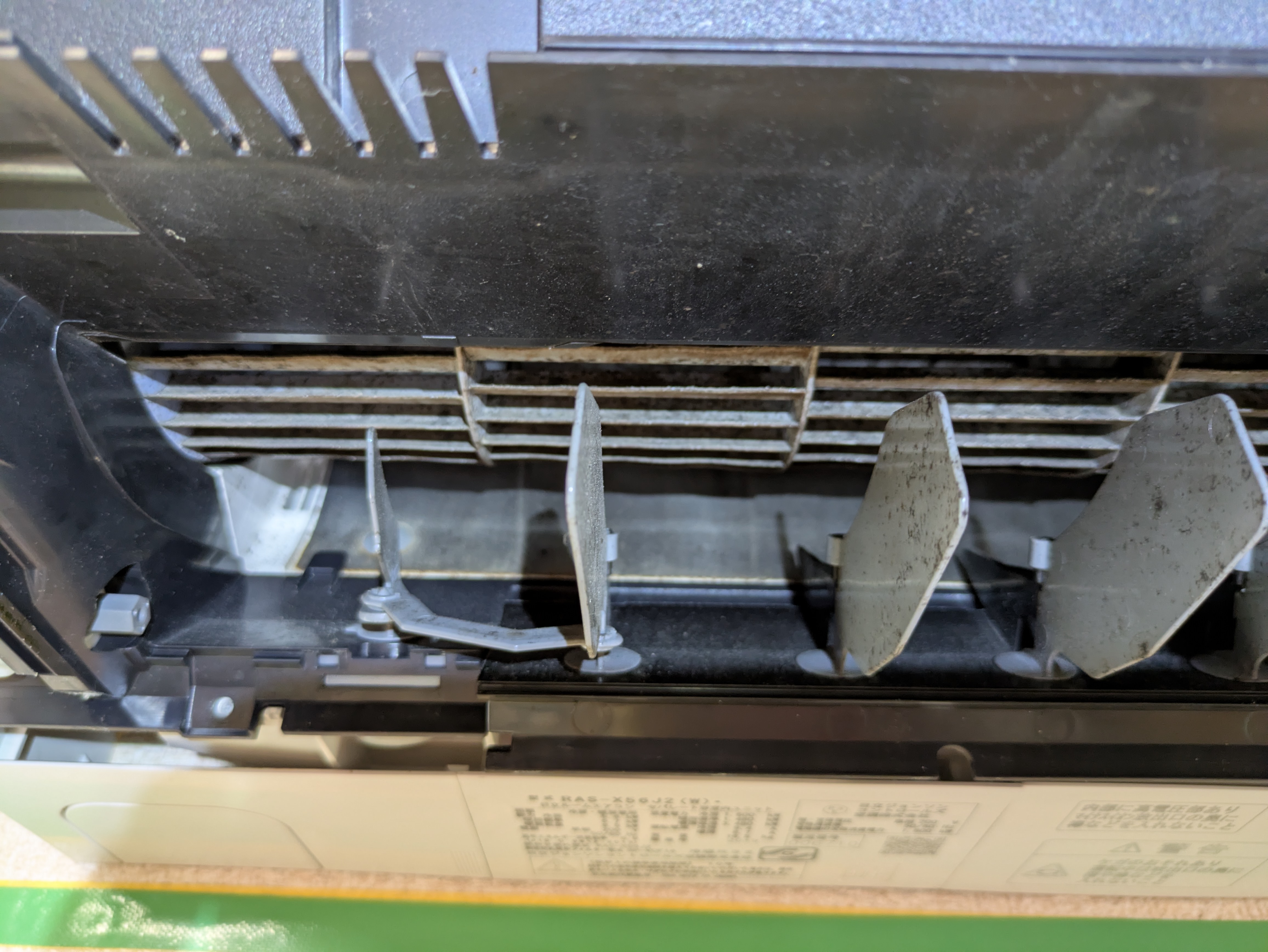 埼玉県上尾市日の出の壁掛けエアコンの作業前2