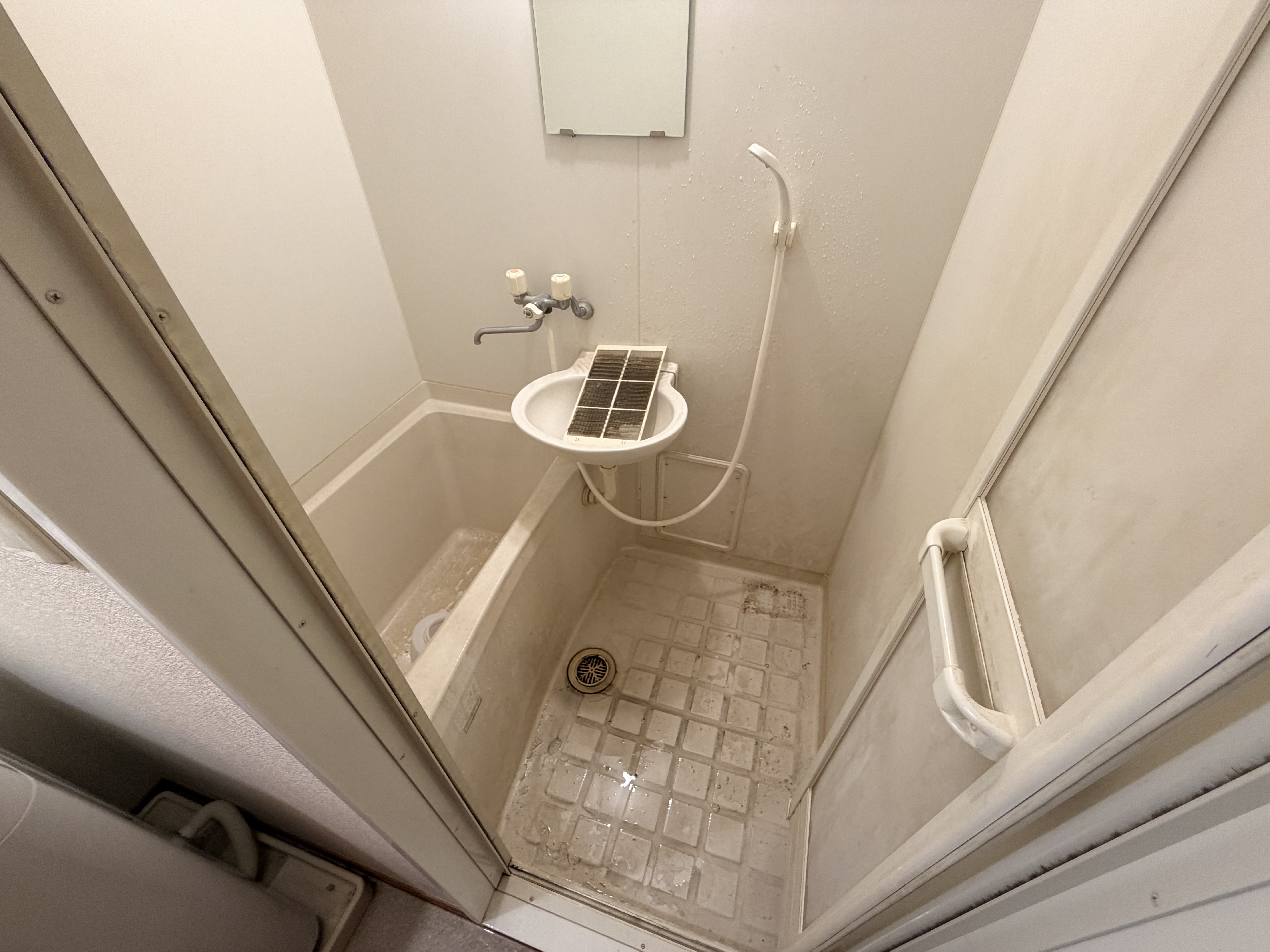 千葉県千葉市中央区裕光の賃貸住宅退去後の原状回復クリーニングの作業前1