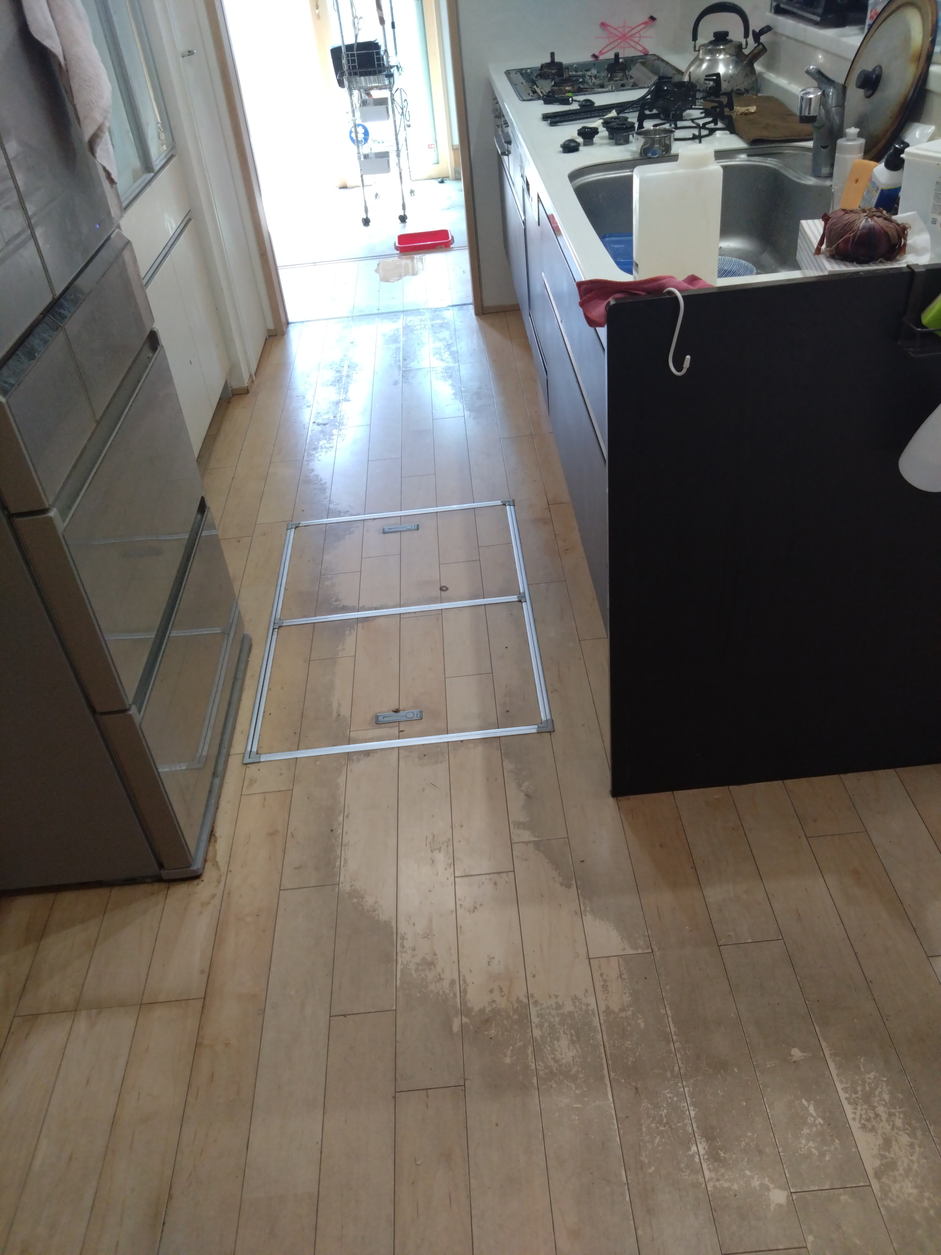 静岡県掛川市のフローリングクリーニングの作業前1