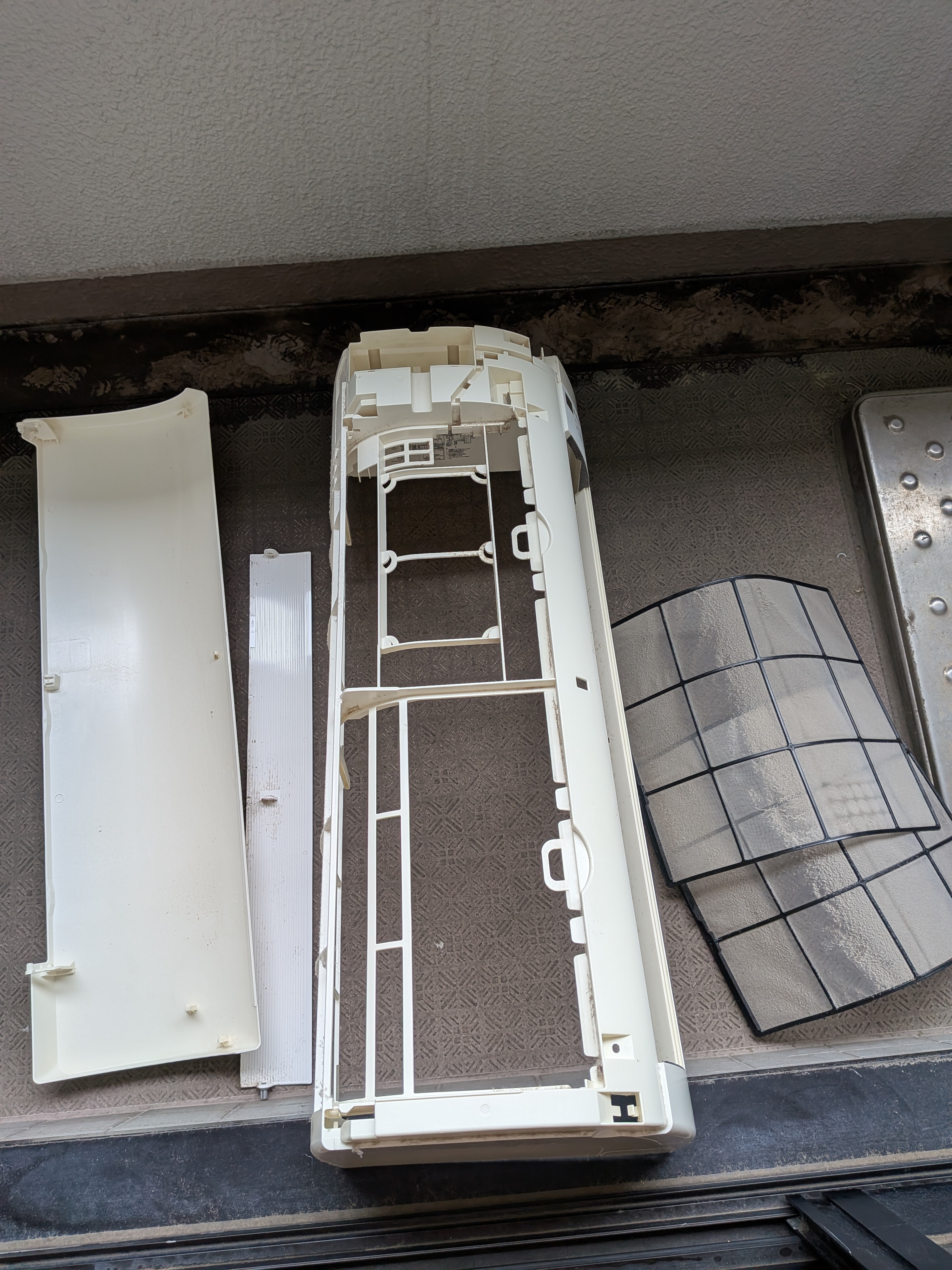 東京都大田区上池台の壁掛けエアコンの作業前1