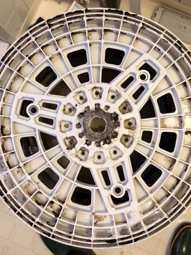 茨城県水戸市の洗濯機分解クリーニングの作業前2