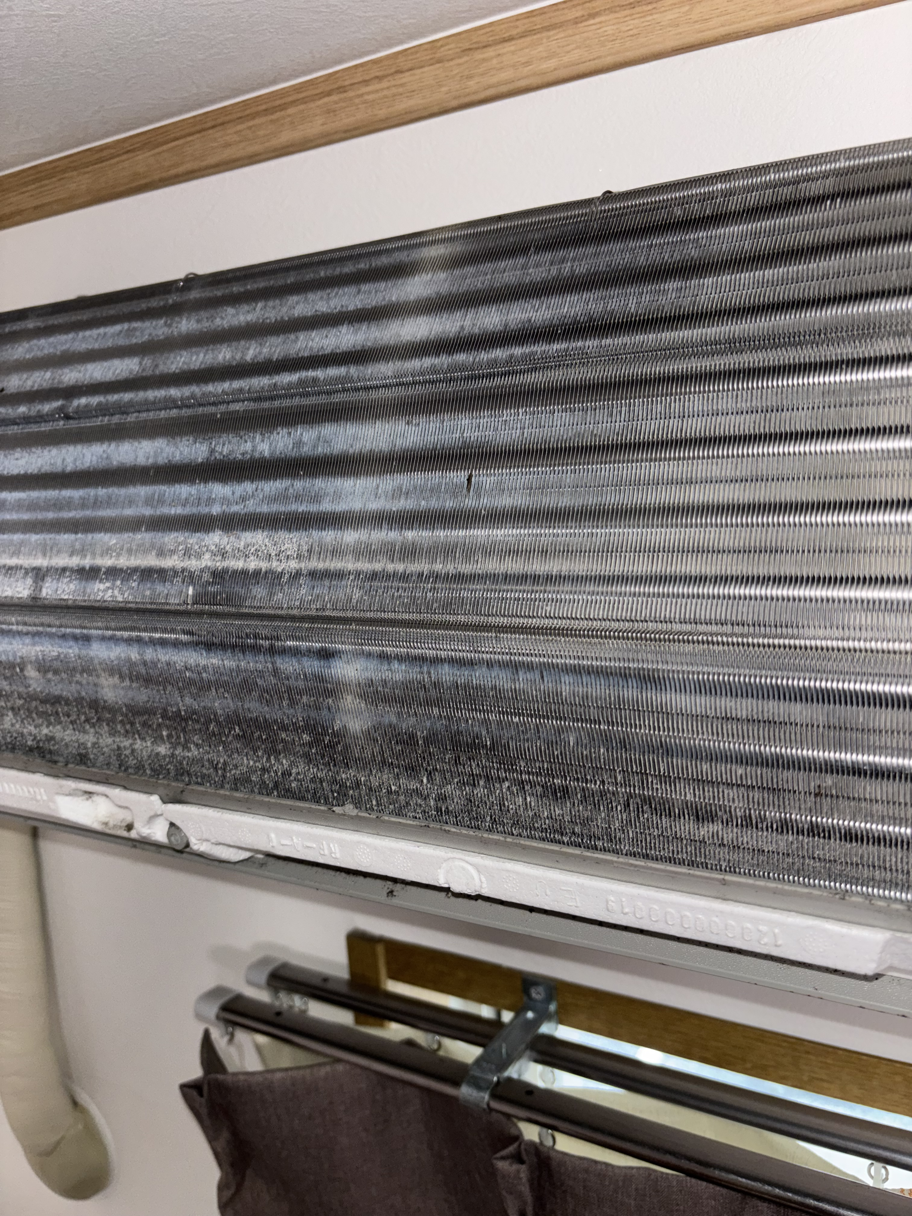 神奈川県藤沢市の壁掛けエアコンの作業前3