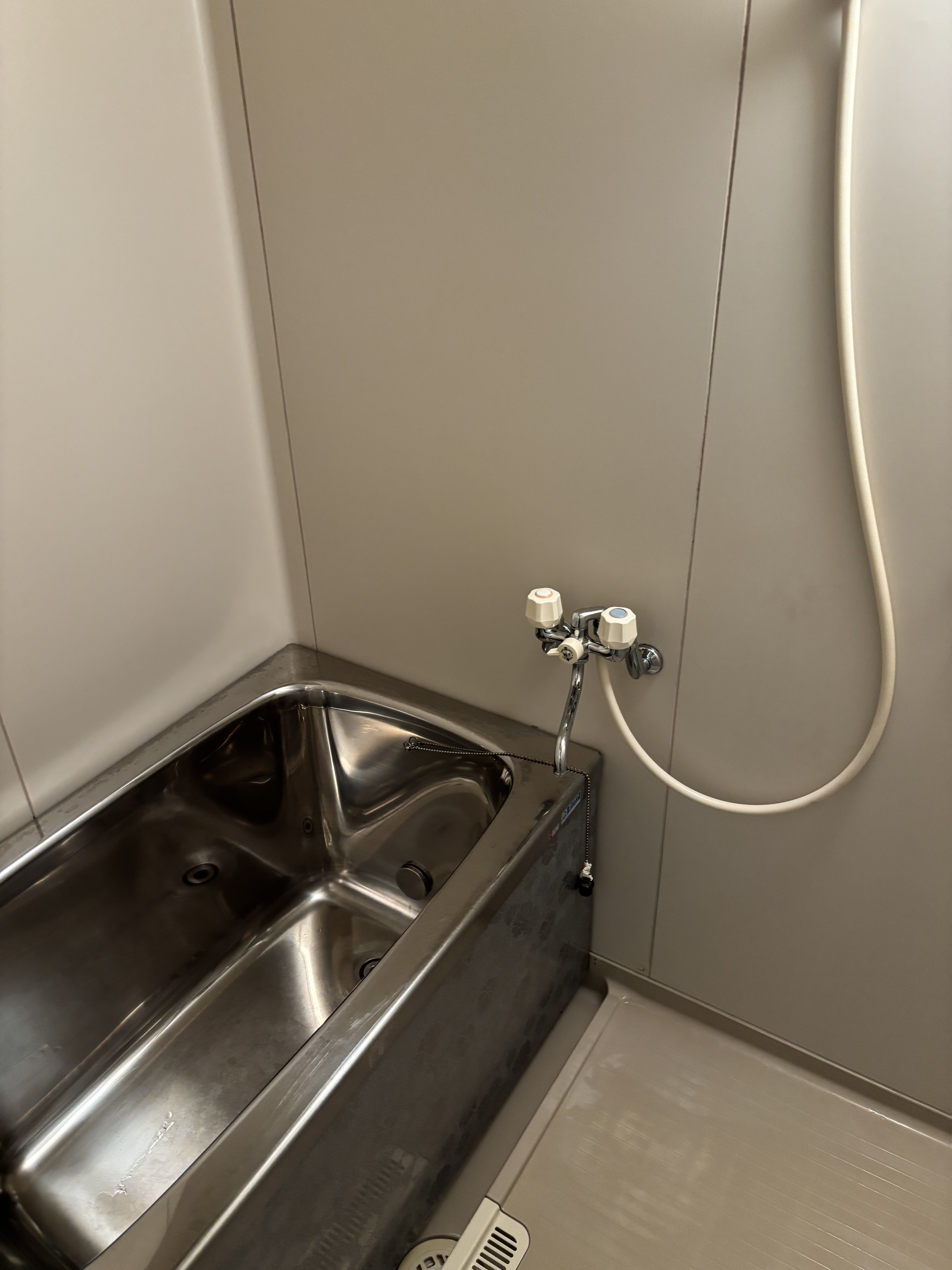 神奈川県横浜市金沢区の浴室・お風呂クリーニングの作業後1