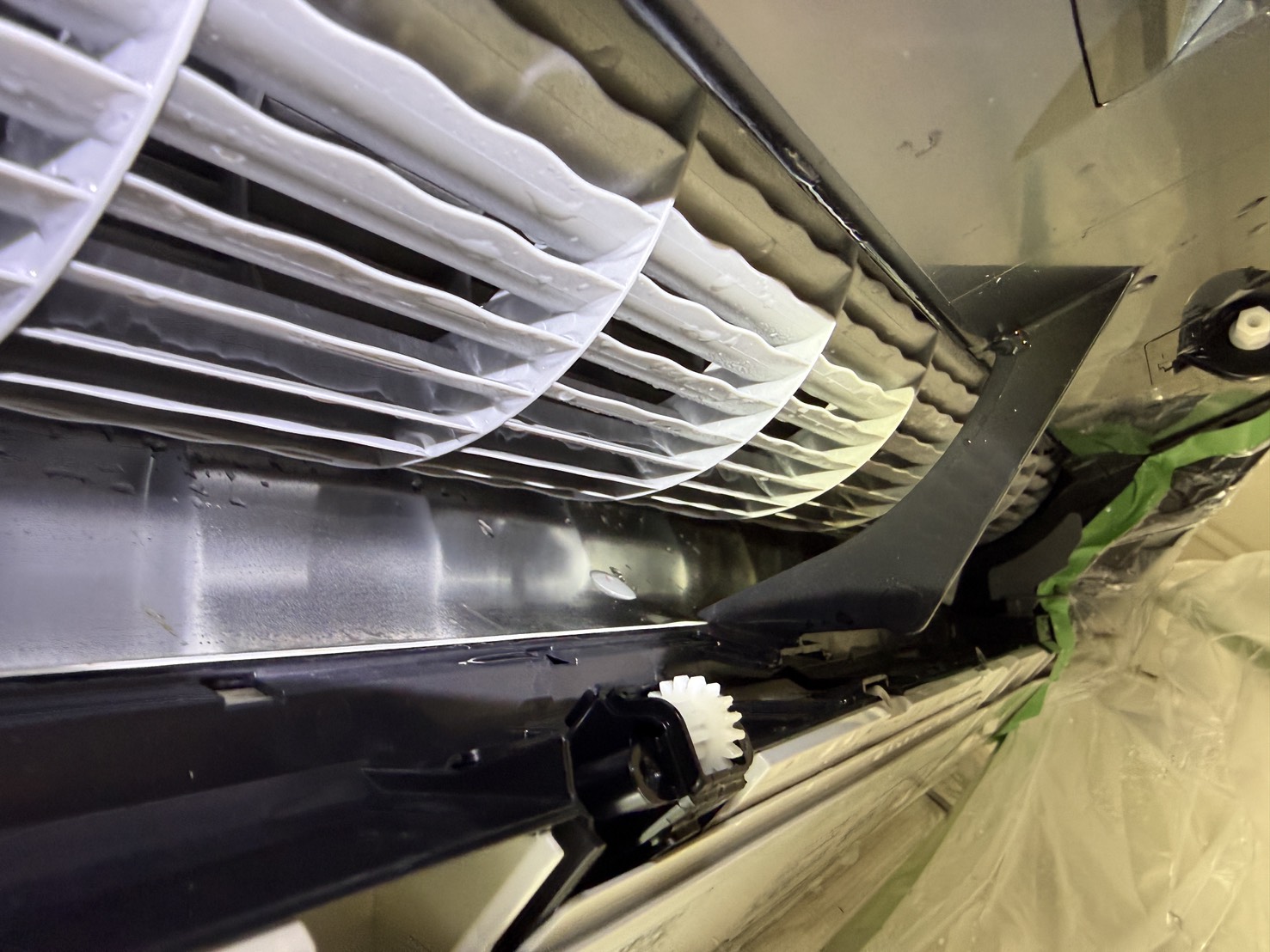 東京都北区中里のお掃除機能付きエアコンの作業後2