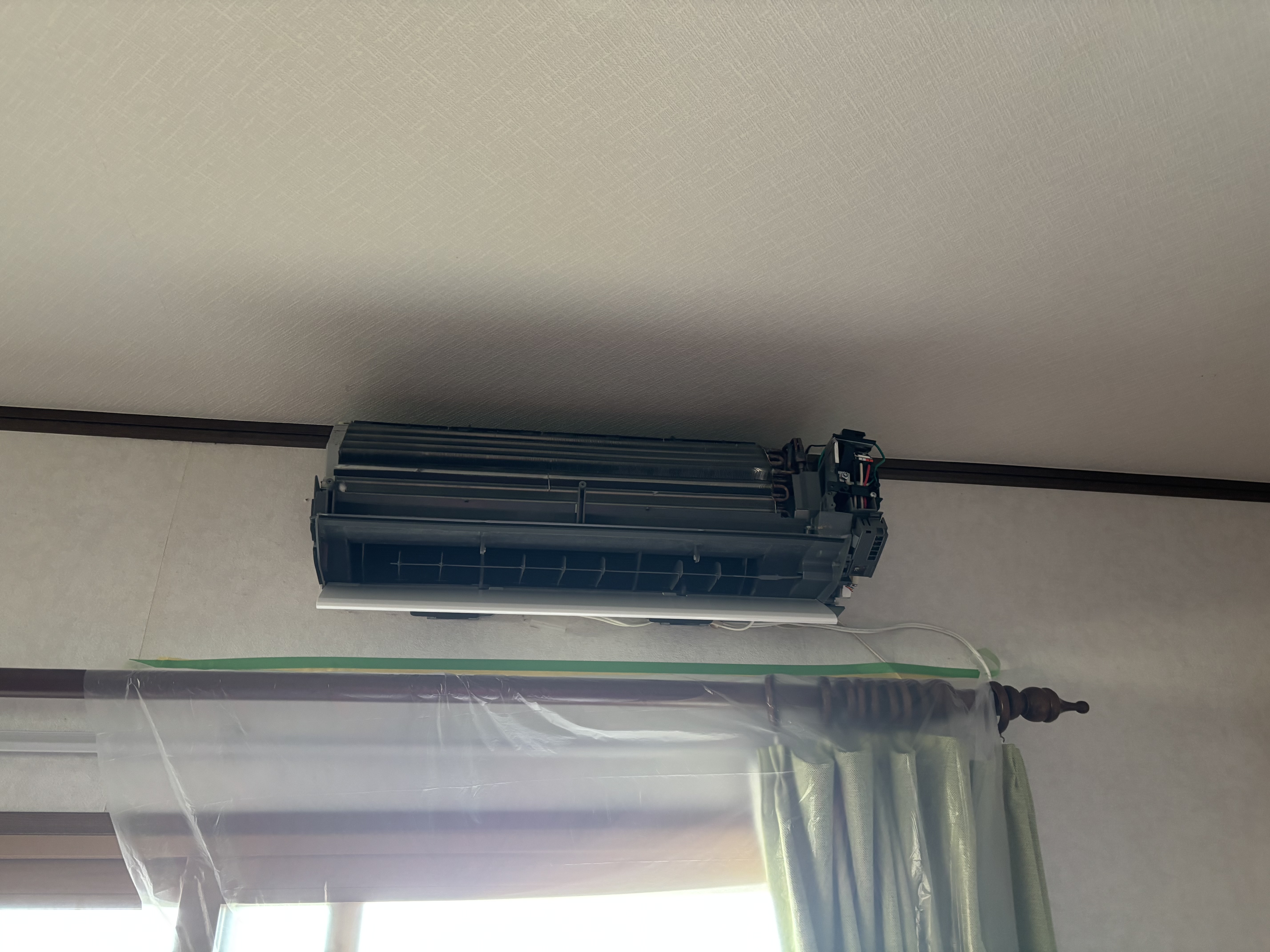 宮城県仙台市太白区泉崎のお掃除機能付きエアコンの作業前1