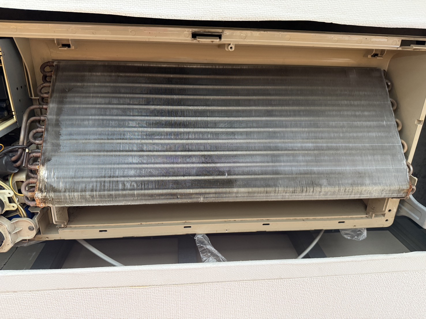 東京都中央区八丁堀の家庭用天井埋め込みエアコンの作業前3