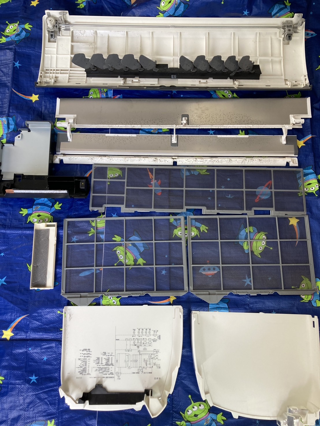 大阪府大阪市生野区生野西のお掃除機能付きエアコンの作業前2