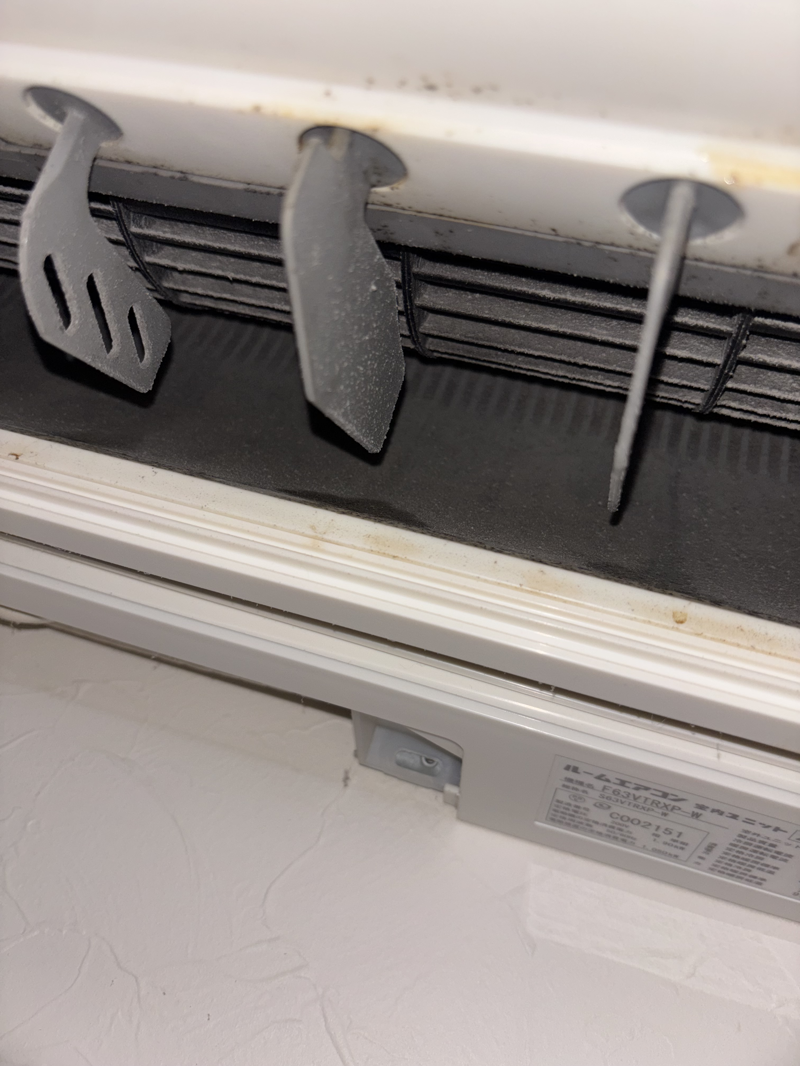 神奈川県藤沢市のお掃除機能付きエアコンの作業前2