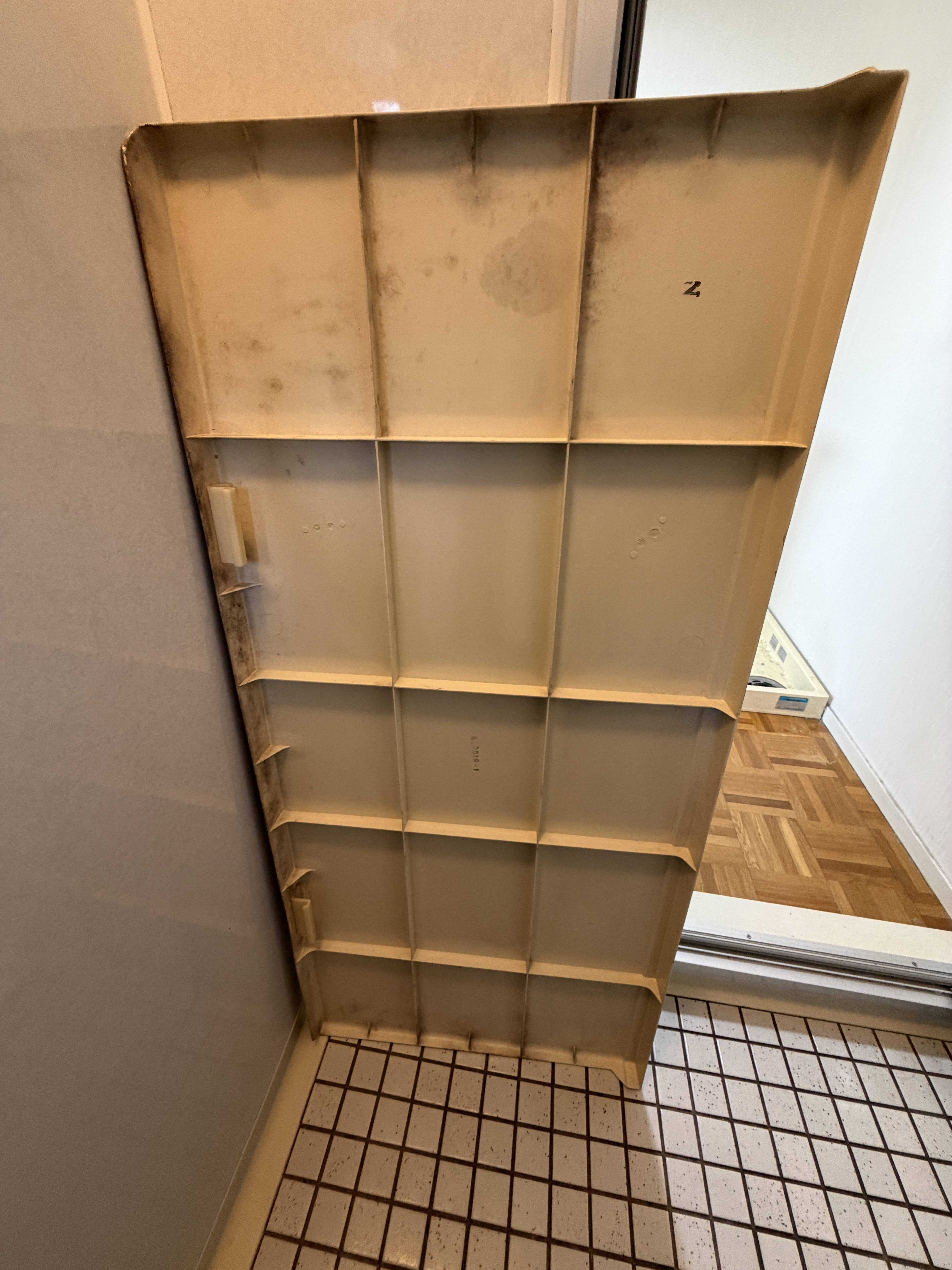 神奈川県横浜市旭区二俣川2丁目の賃貸住宅退去後の原状回復クリーニングの作業前2