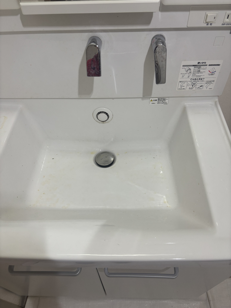 滋賀県野洲市の洗面所クリーニングの作業前1