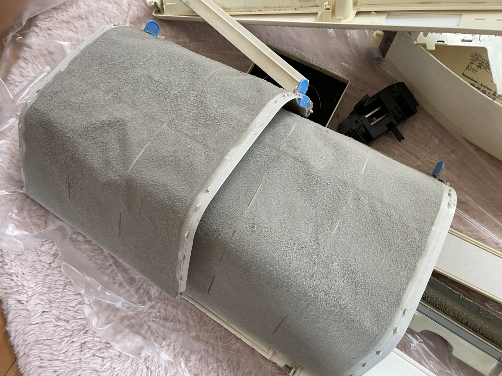 愛知県名古屋市千種区北千種のお掃除機能付きエアコンの作業前2