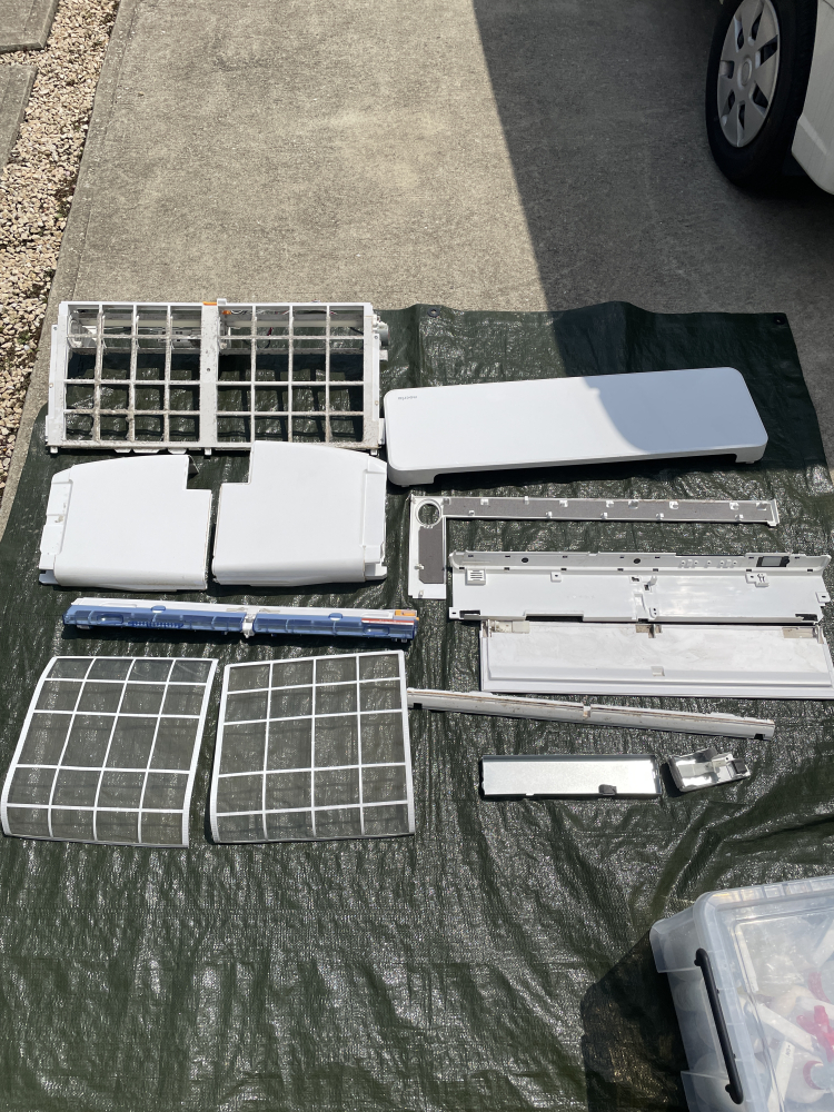 千葉県君津市外箕輪のお掃除機能付きエアコンの作業前2
