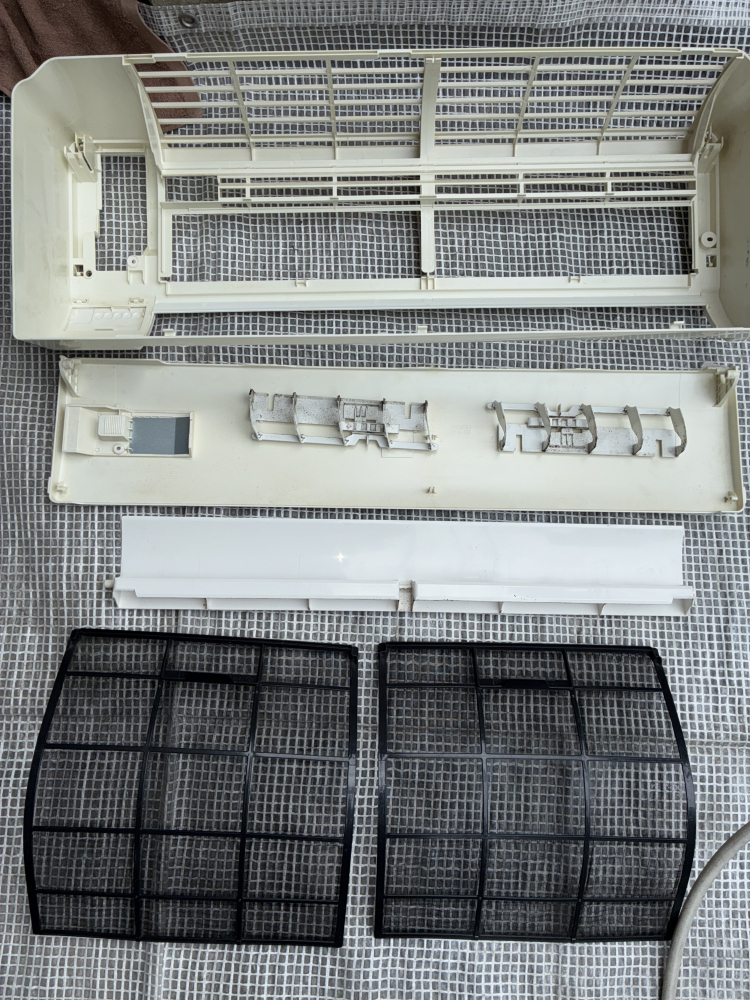 大阪府大阪市鶴見区安田の壁掛けエアコンの作業前2