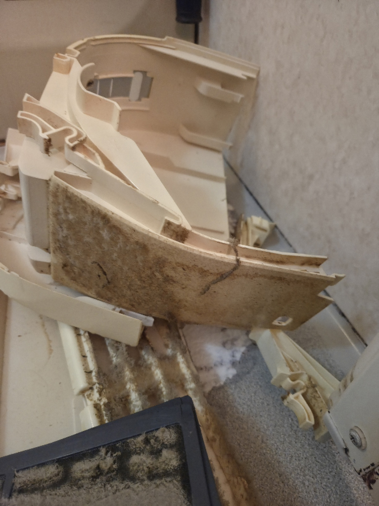 兵庫県宝塚市米谷のお掃除機能付きエアコンの作業前2