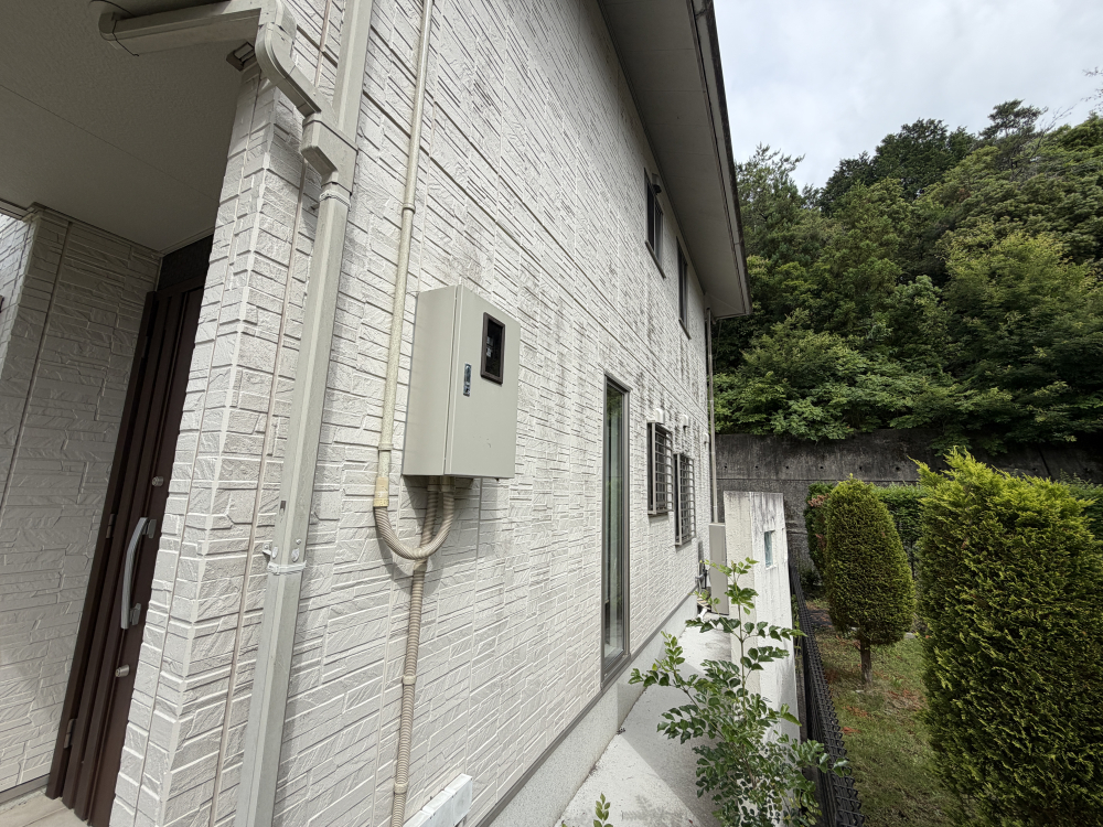 兵庫県川辺郡猪名川町の外壁高圧洗浄の作業前3