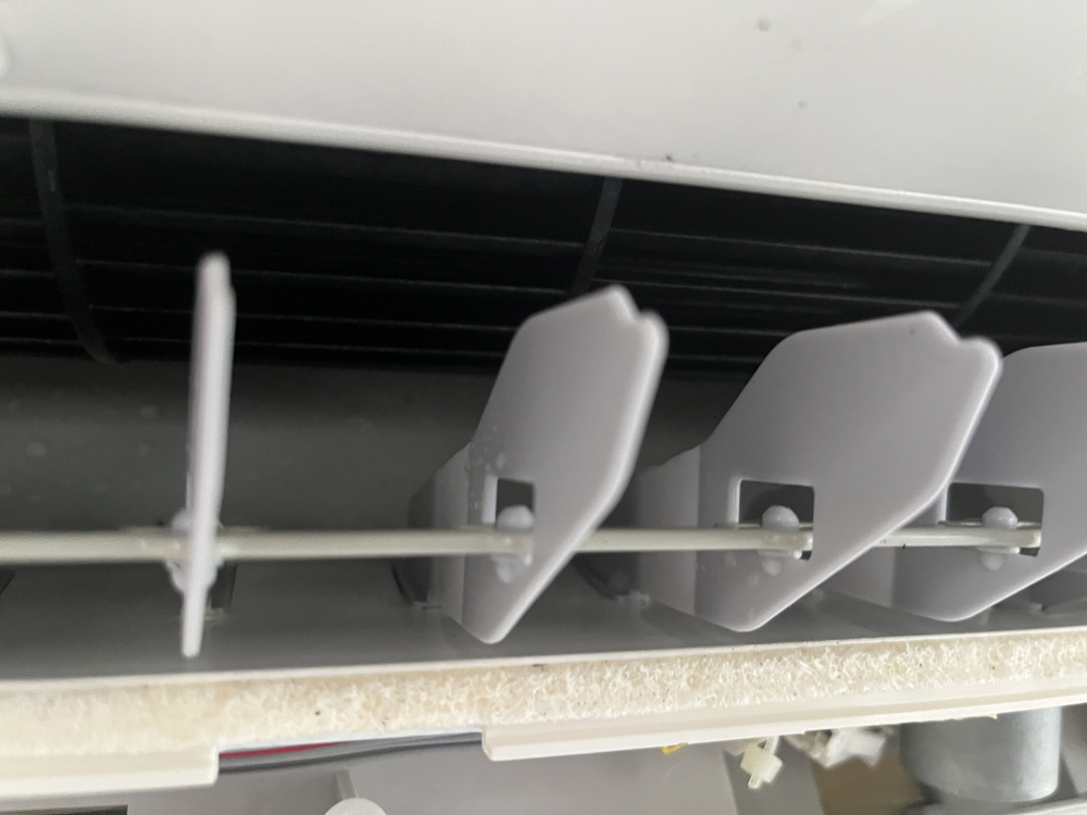 愛知県蒲郡市のお掃除機能付きエアコンの作業後2