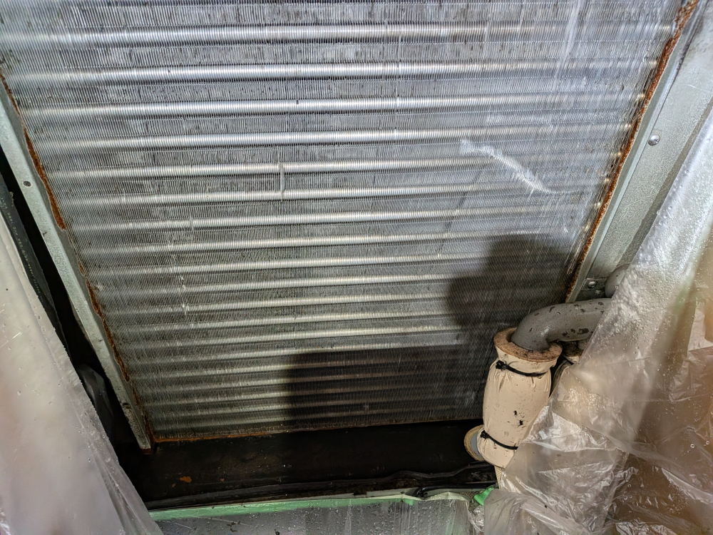 千葉県君津市の業務用床置きエアコンの作業後2