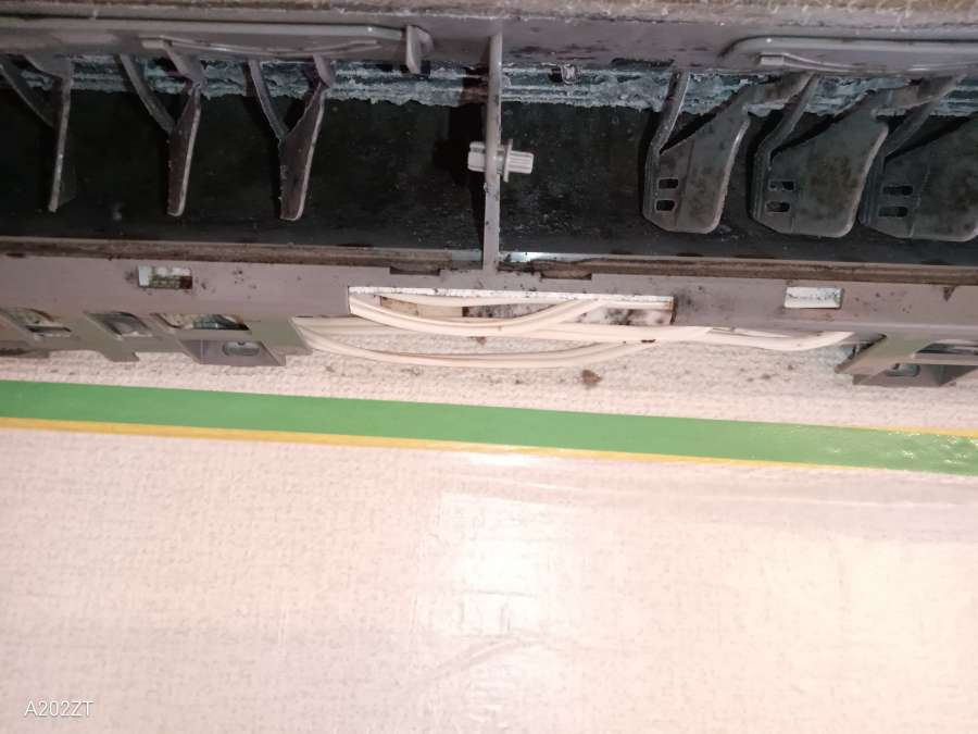 東京都世田谷区の壁掛けエアコンの作業前1