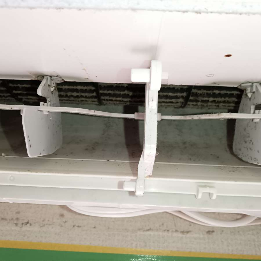 東京都江戸川区のお掃除機能付きエアコンの作業前1