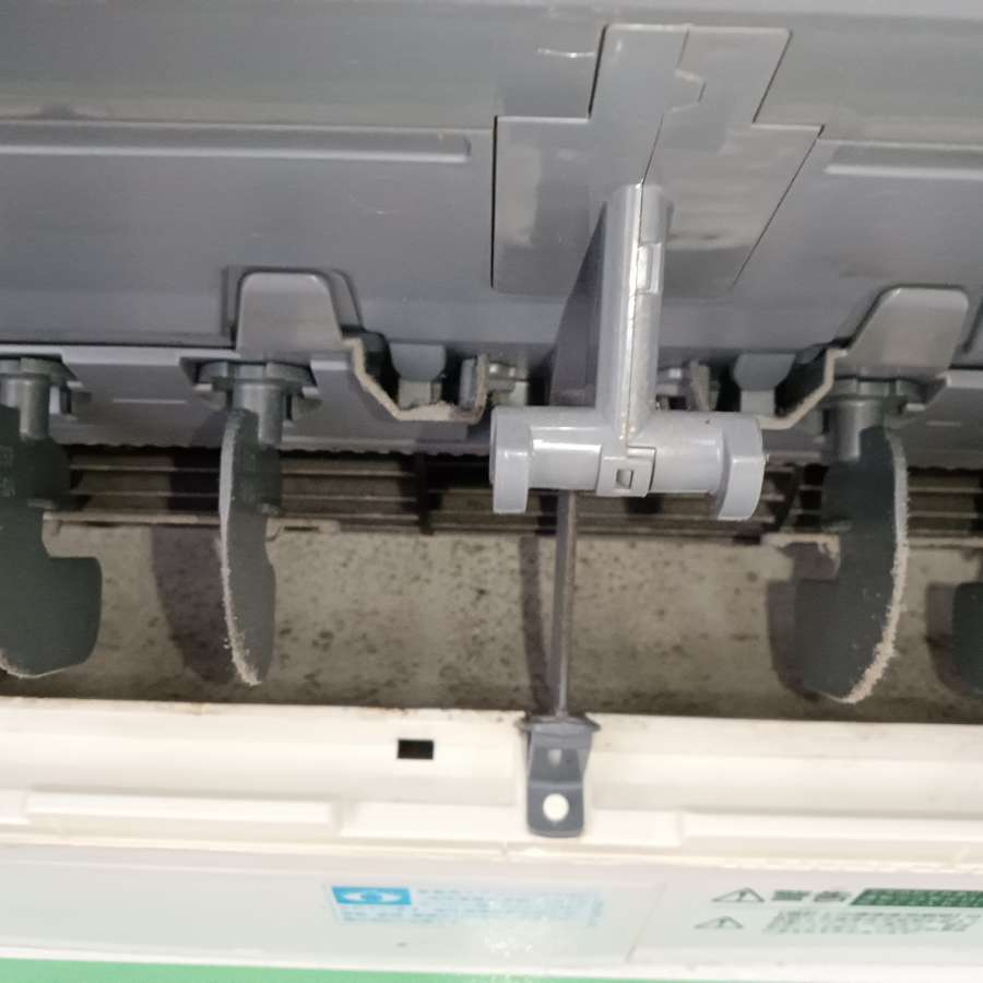 東京都江戸川区のお掃除機能付きエアコンの作業前1