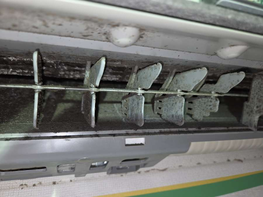 東京都大田区のお掃除機能付きエアコンの作業前1