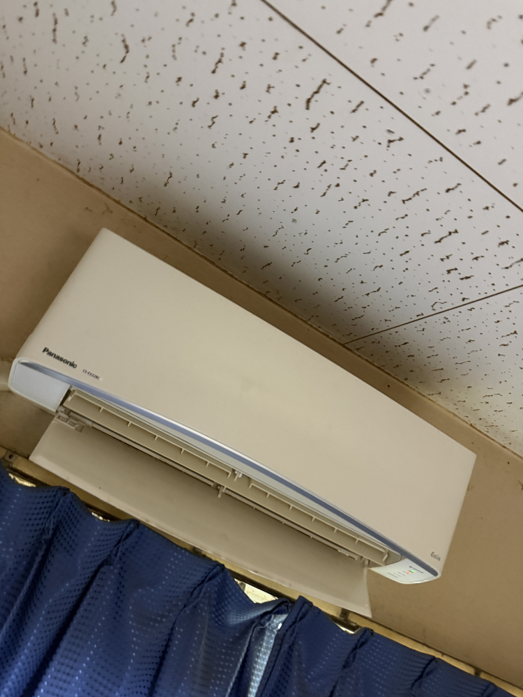 埼玉県三郷市のお掃除機能付きエアコンの作業前1