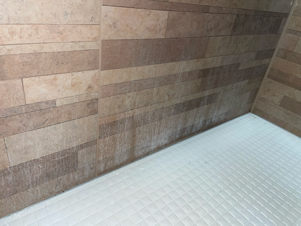 愛知県名古屋市東区大曽根の浴室・お風呂クリーニングの作業前2