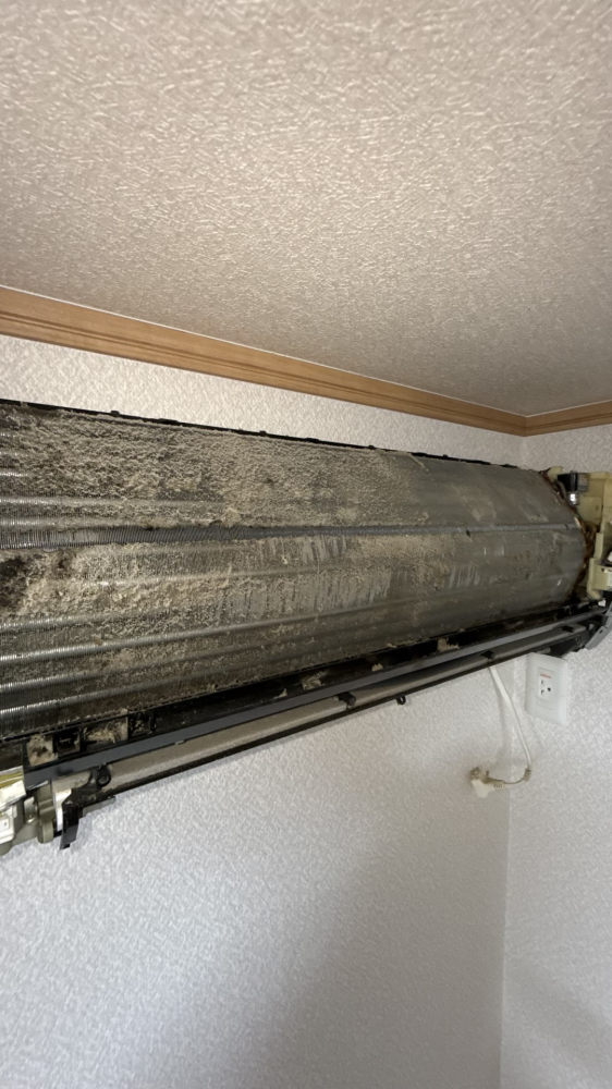 大阪府大阪市旭区のお掃除機能付きエアコンの作業前2