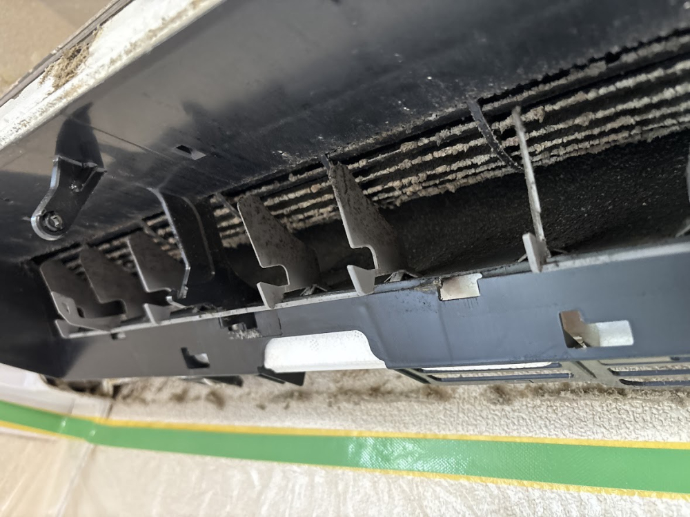 滋賀県湖南市のお掃除機能付きエアコンの作業前1