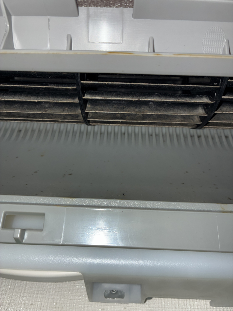 大阪府東大阪市旭町のお掃除機能付きエアコンの作業前1
