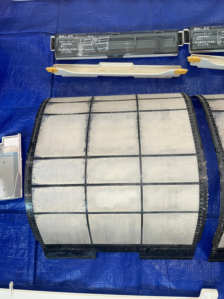 愛知県豊川市のお掃除機能付きエアコンの作業前1