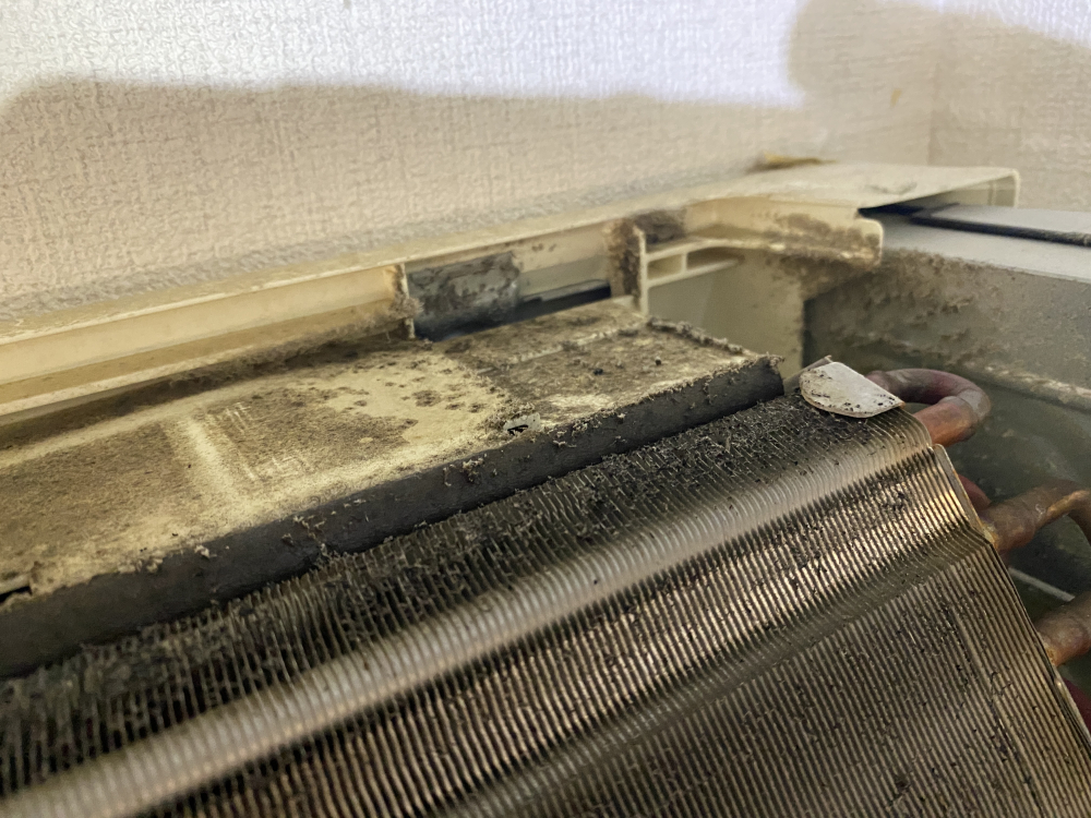 広島県広島市西区のお掃除機能付きエアコンの作業前1