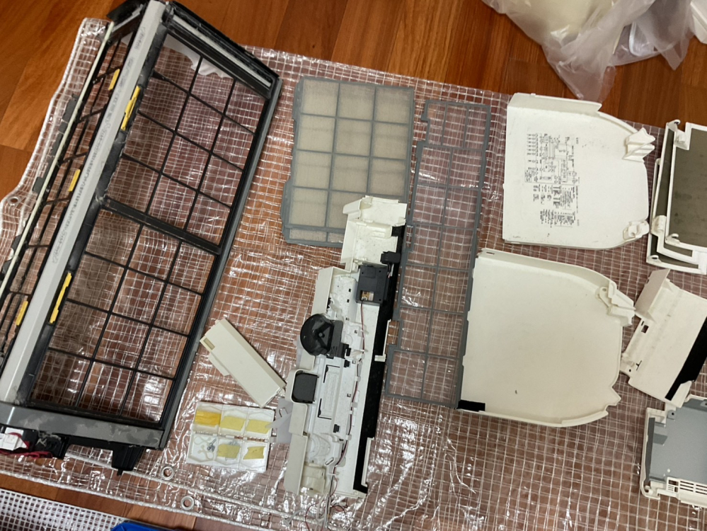 東京都文京区のお掃除機能付きエアコンの作業前2