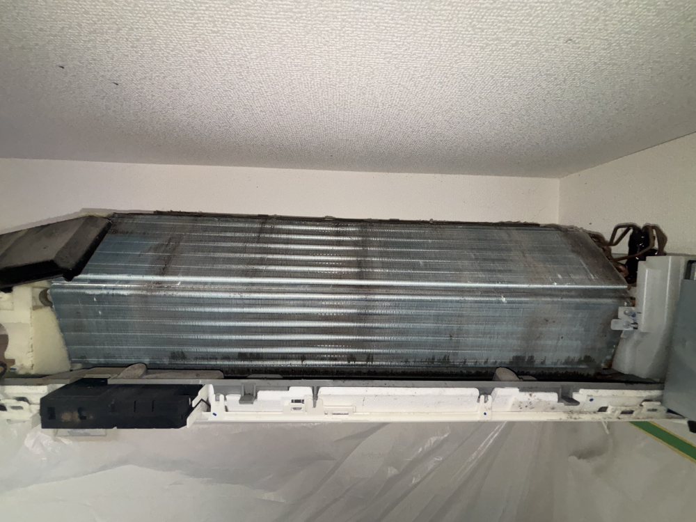 埼玉県北葛飾郡杉戸町のお掃除機能付きエアコンの作業前1