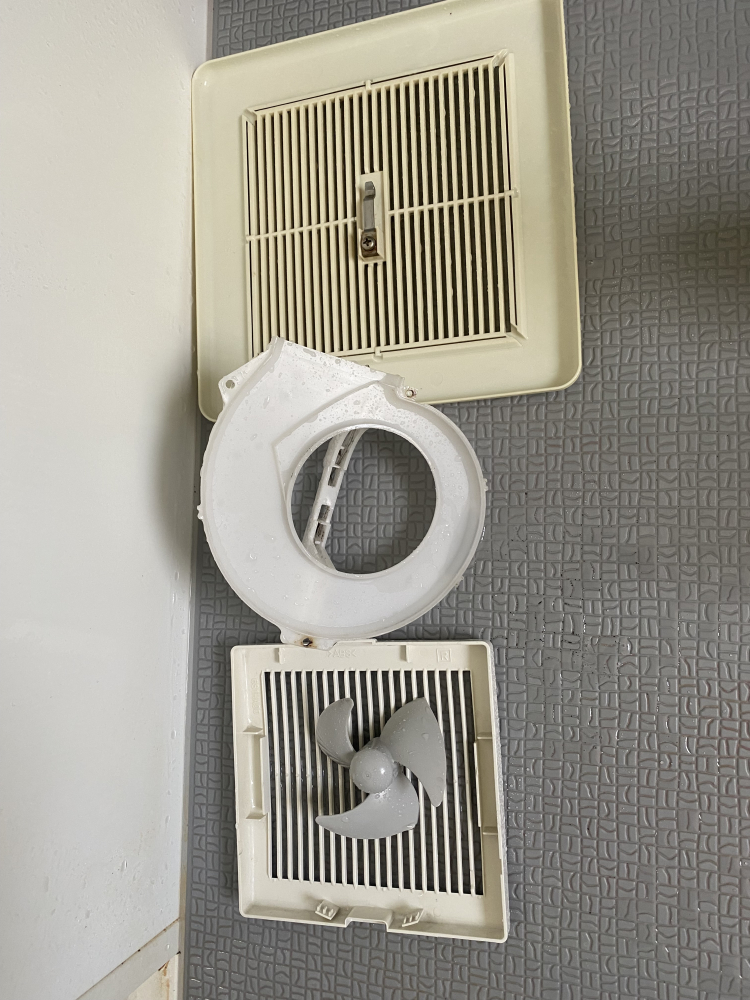 愛知県豊橋市東町の浴室乾燥機クリーニングの作業後2