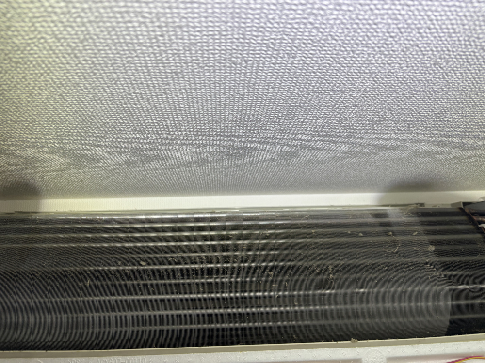 大阪府堺市堺区浜寺元町のお掃除機能付きエアコンの作業前2