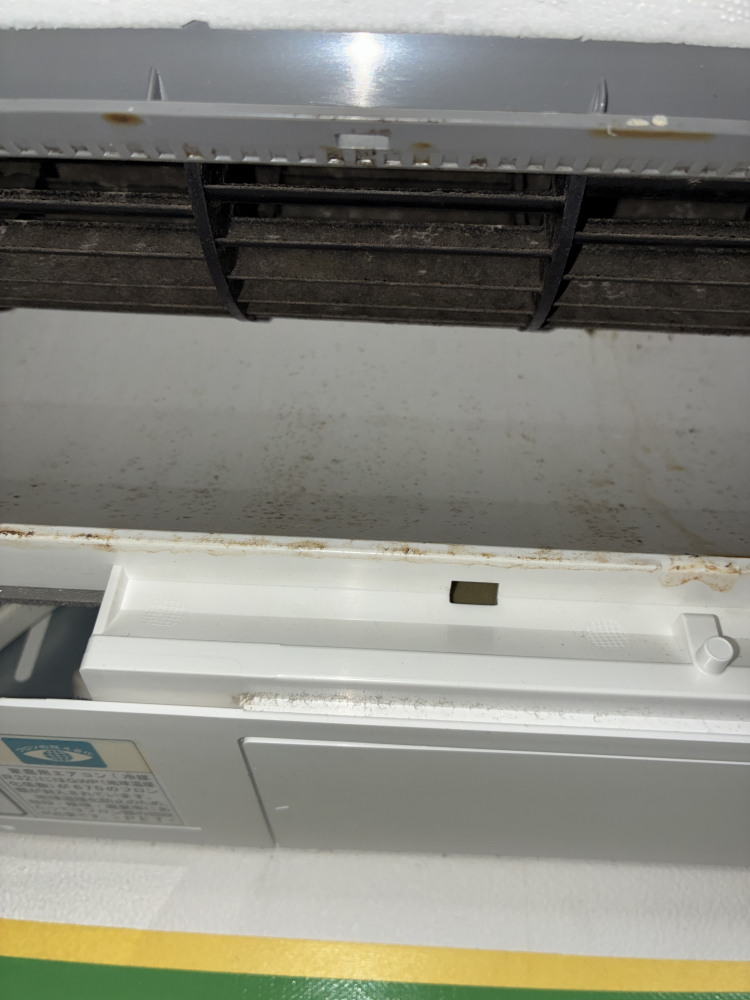 大阪府東大阪市瓜生堂のお掃除機能付きエアコンの作業前2