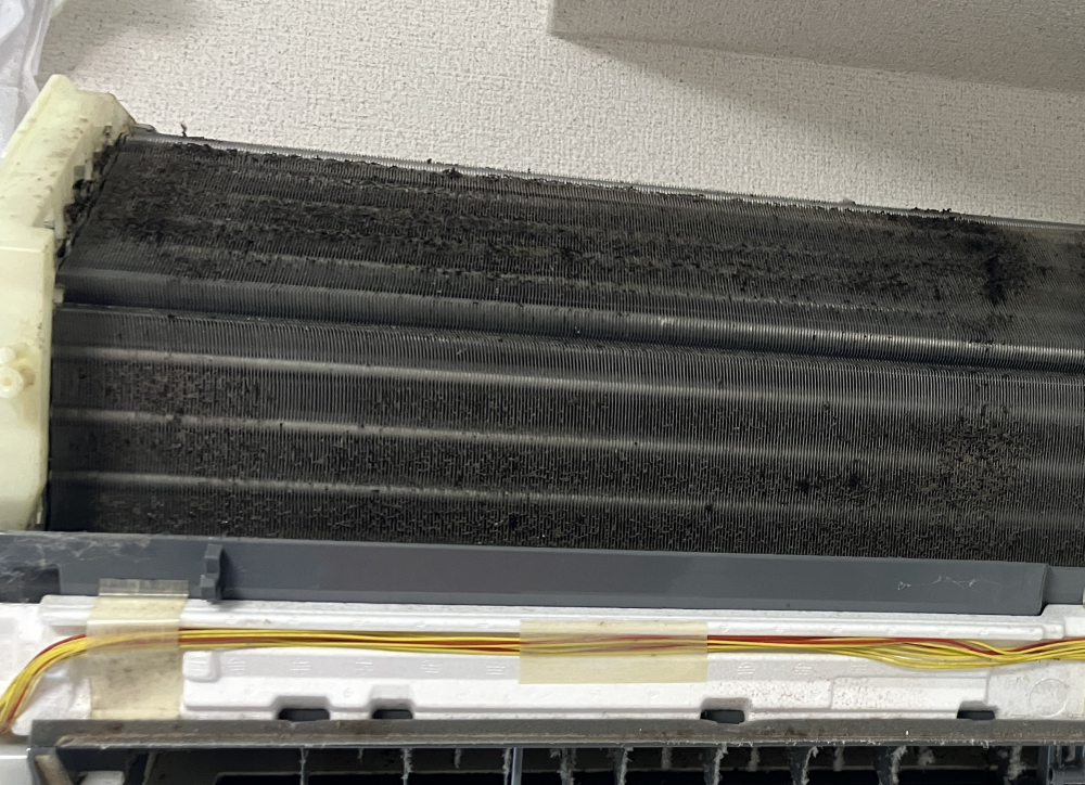 宮城県仙台市若林区のお掃除機能付きエアコンの作業前1