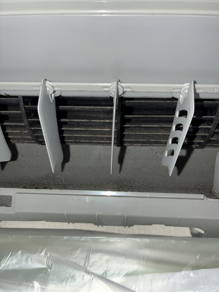 大阪府大阪市城東区中央のお掃除機能付きエアコンの作業前1