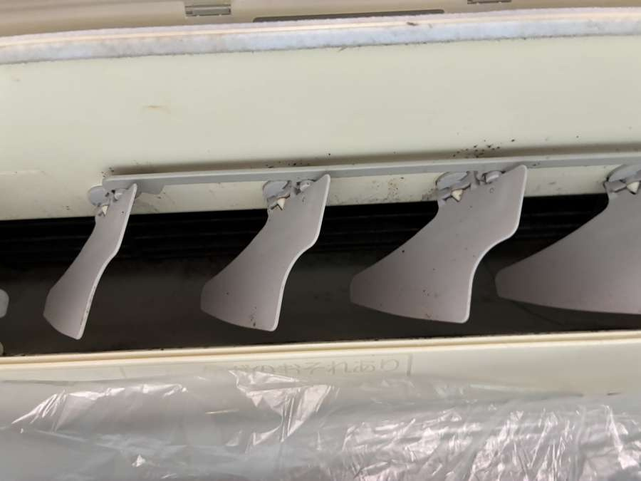 岩手県滝沢市大釜風林のお掃除機能付きエアコンの作業前1