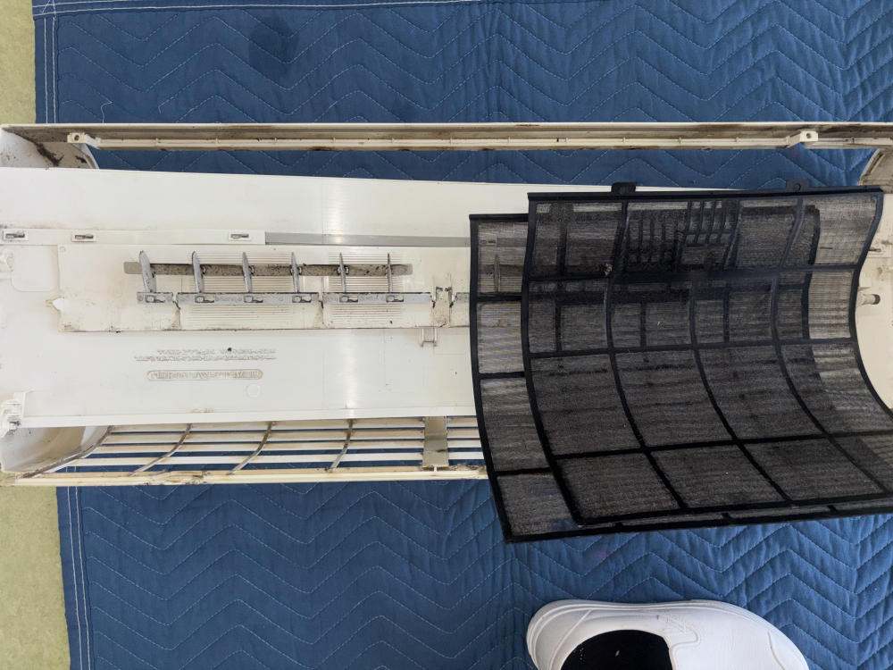 埼玉県北本市の壁掛けエアコンの作業前3