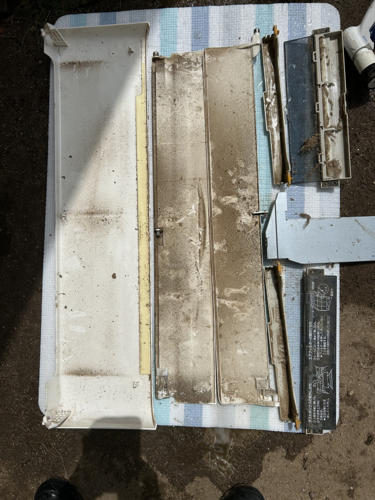 兵庫県宝塚市のお掃除機能付きエアコンの作業前2